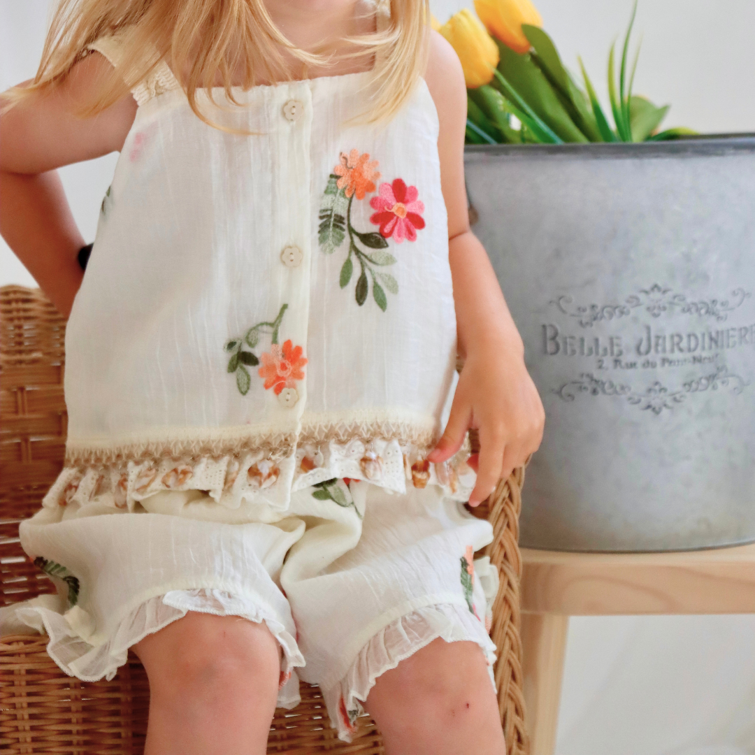 She Sells Sea Shells (Exclusive)