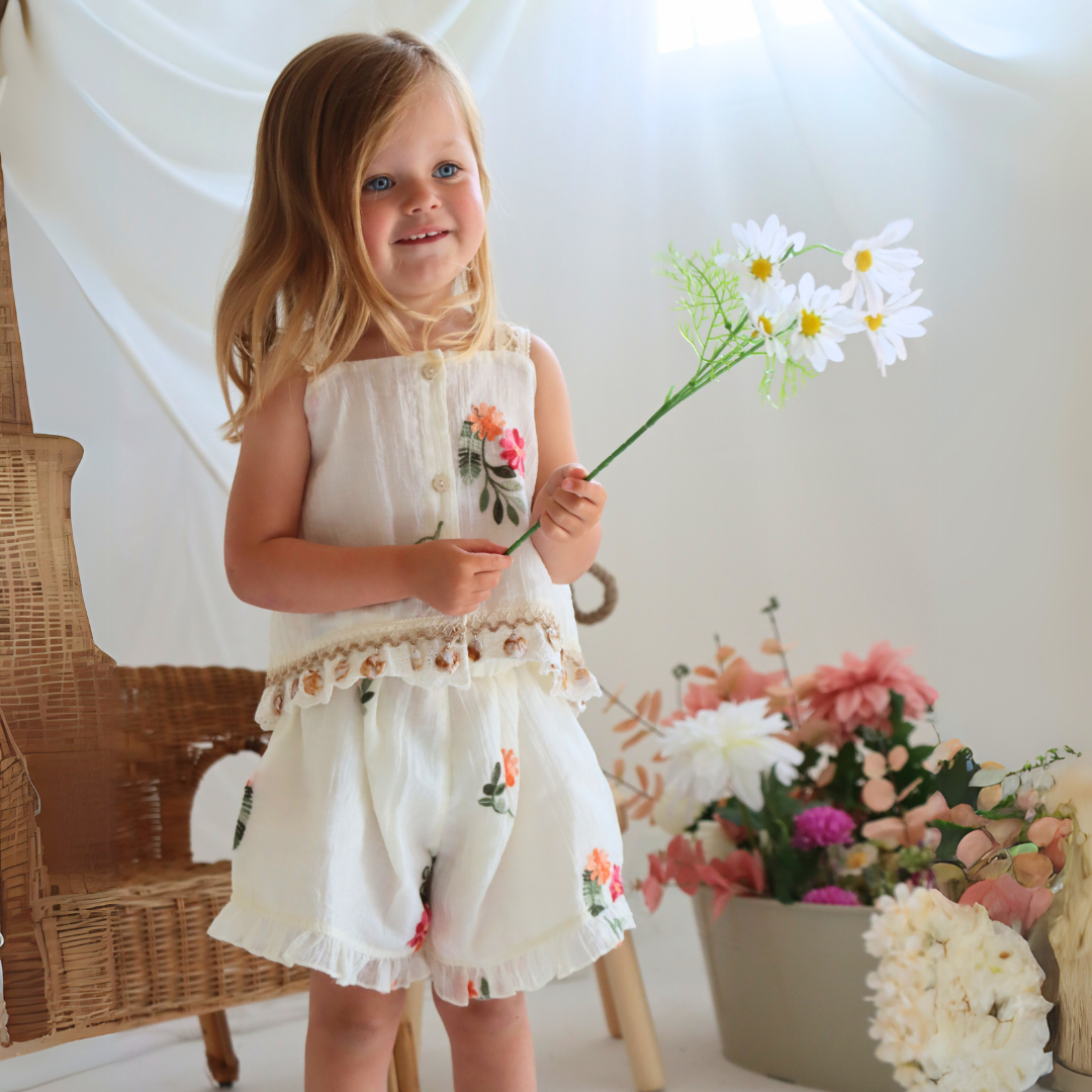 She Sells Sea Shells (Exclusive)