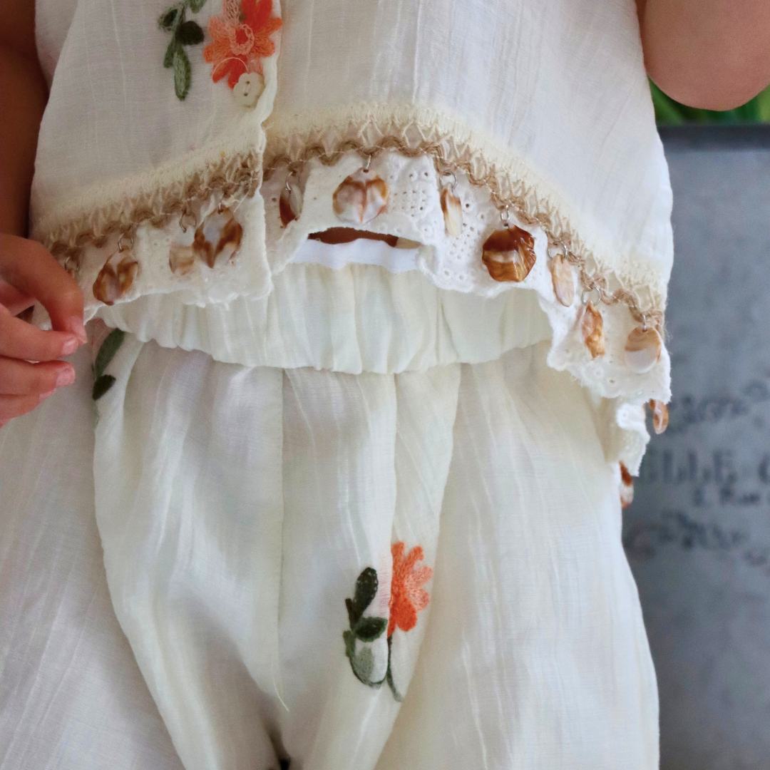 She Sells Sea Shells (Exclusive)