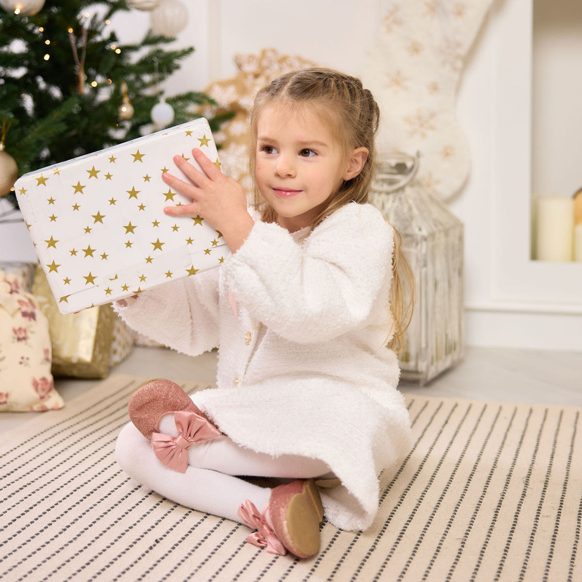 Bouclé Bow Set, action present