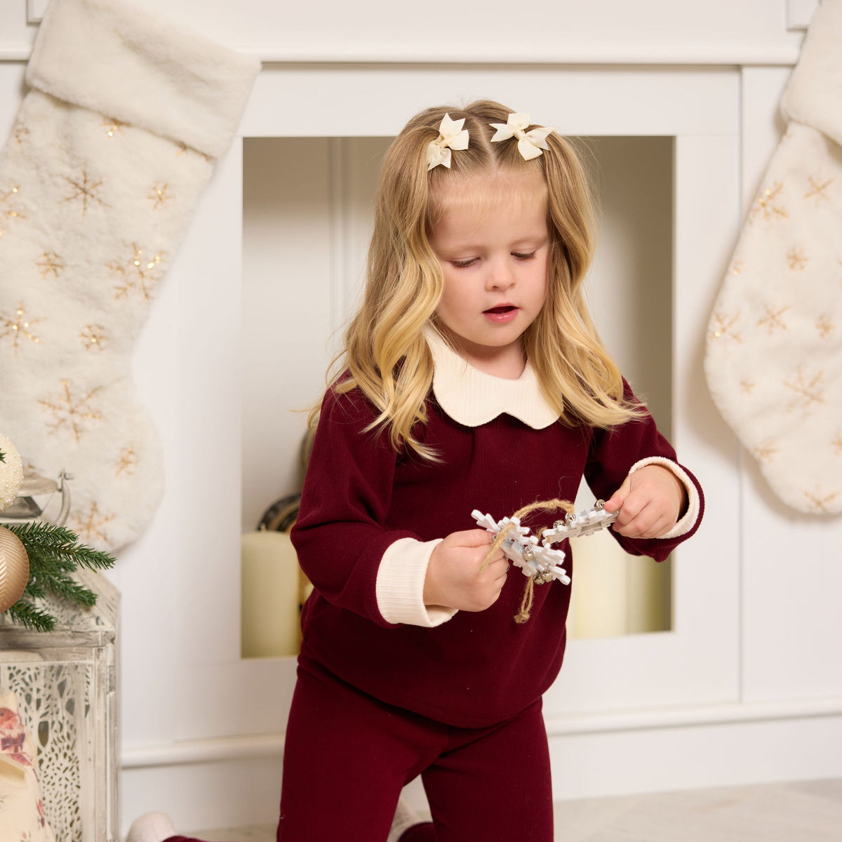 Robin Soft Borg Set in burgundy, kneeling