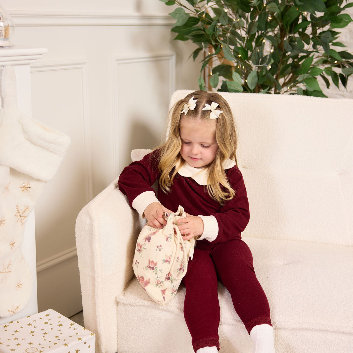 Robin Soft Borg Set in burgundy, on the sofa